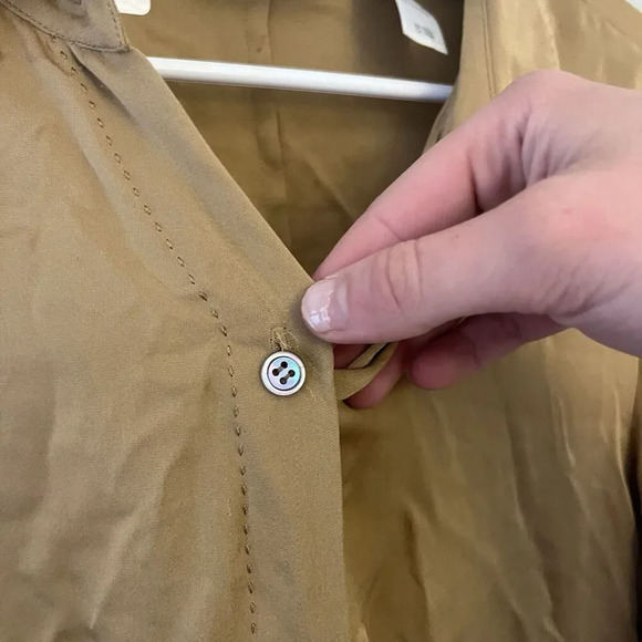 Vtg Liz Claiborne Brown Silk Blouse 12 Women’s Button Up Neutral Classic Minimal - Picture 6 of 11